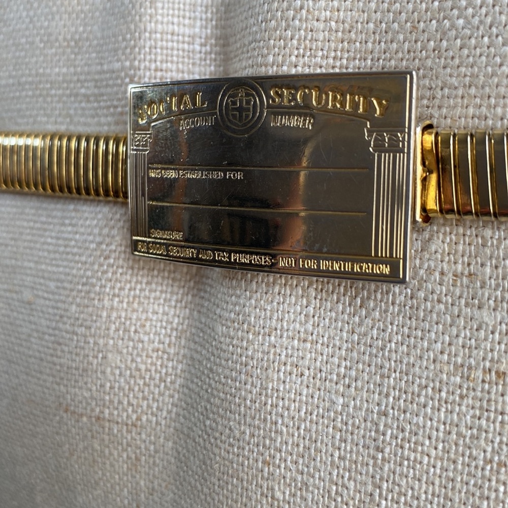Vintage Metal Coil Stretch Belt with Social Security Card Belt Buckle sz Small - Picture 3 of 8